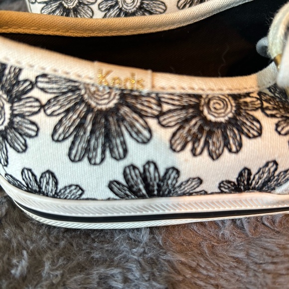 Keds x Kate Spade Black Floral on Cream Sneakers - Picture 4 of 13
